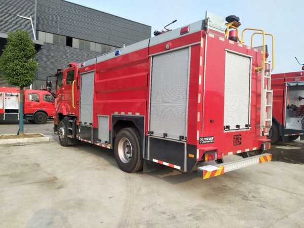 國六五十鈴6.5噸泡沫消防車