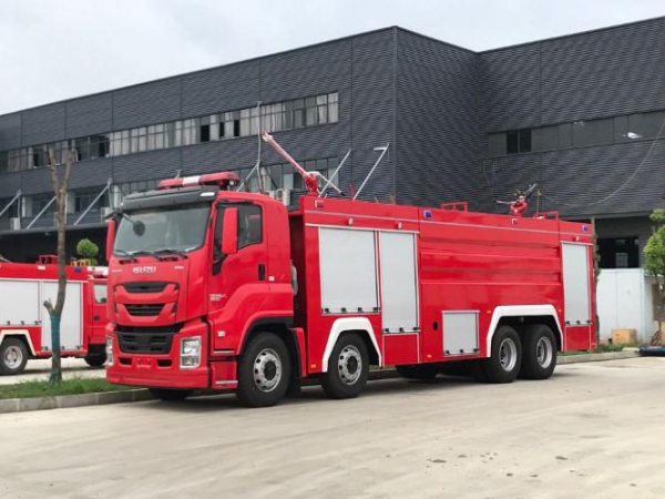 五十鈴前四后八干粉泡沫聯(lián)用消防車